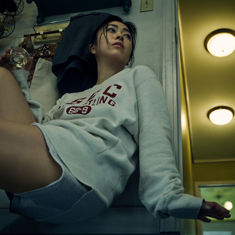 Hikaru Utada 宇多田ヒカル - Can You Keep A Secret? 海外の反応 / 外国人の反応 日本語字幕付き //  LovePeacePositivityだベイビー 宇多田ヒカル ポストカード 指を指すポーズ