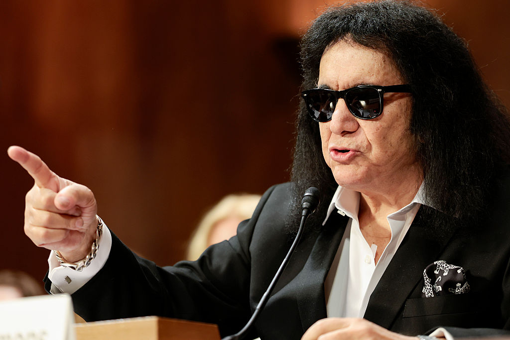 KISSのジーン・シモンズ、無報酬のラジオ放送をめぐり“奴隷よりひどい