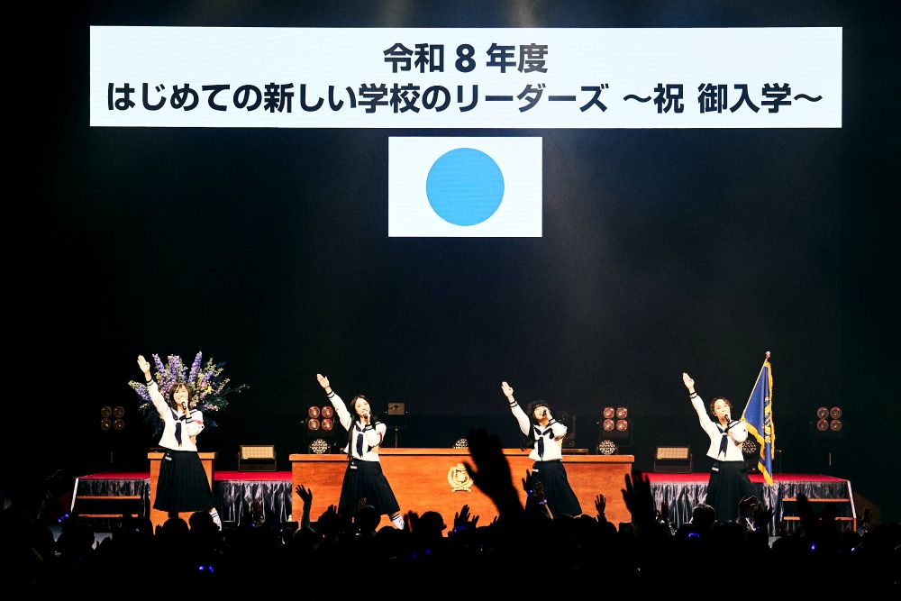 新しい学校のリーダーズのオフィシャルレポ到着、怒涛のセットリストで