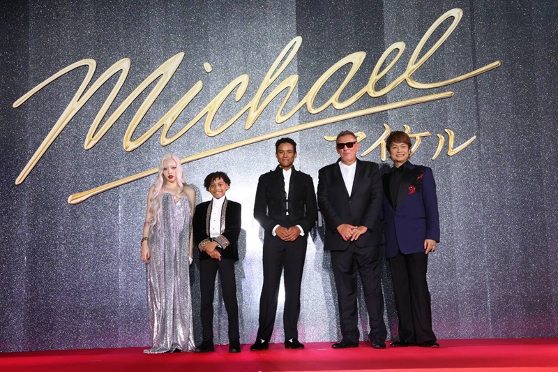 映画『Michael／マイケル』ジャパンプレミア 赤Tシャツ M 非売品 香取慎吾＆ちゃんみな絶賛、映画『Michael／マイケル』ジャパン