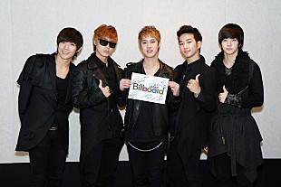 「■MBLAQ■ アニメチャート1位獲得記念写真が到着！」