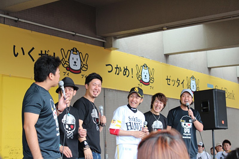 「ビーグルクルー 福岡での凱旋イベントにSBホークス森福投手も祝福」1枚目/2