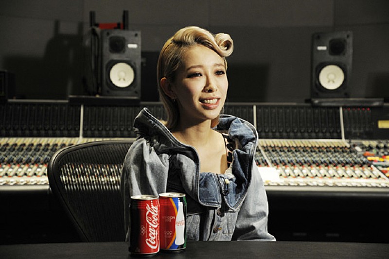 「加藤ミリヤ コカ・コーラ×ロンドンオリンピックとコラボ」1枚目/1