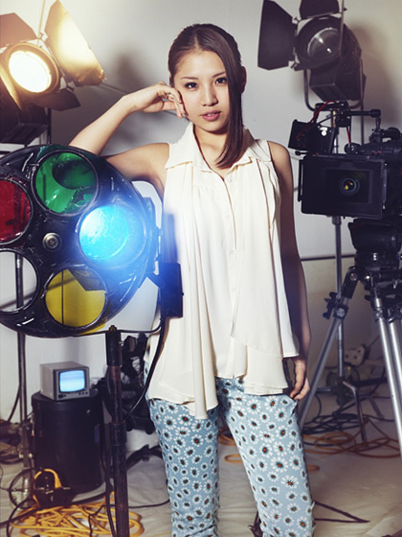 「阿部真央 新曲PVでPerfumeなど手掛ける監督とコラボ」1枚目/2