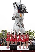 「スマイレージ ビキニ風衣装でガンダムの前に立つ!!」1枚目/16