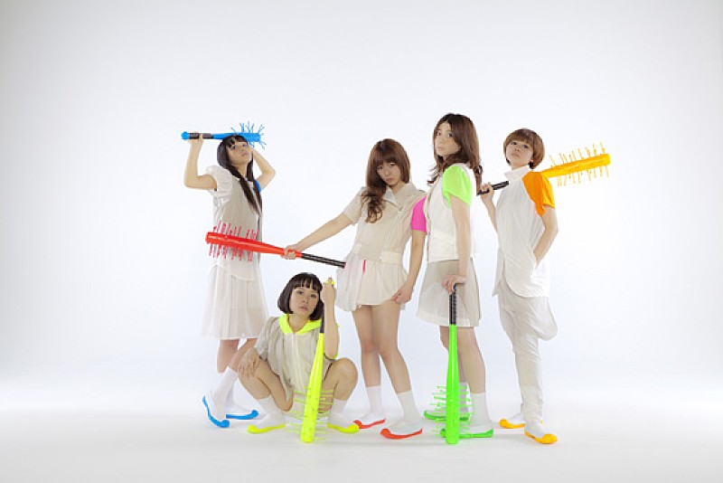 「avex移籍第1弾Sg発売で浮かれるアイドル「FRIDAY載りたい」」1枚目/1