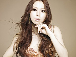 「総累計300万DL突破シンガー 新曲入り初ベストの詳細発表」