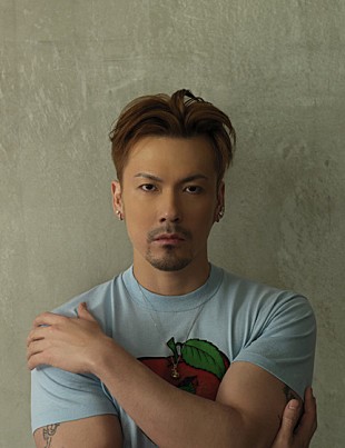 「米倉利紀 名曲揃い20周年ライブで「恥ずかしい」」