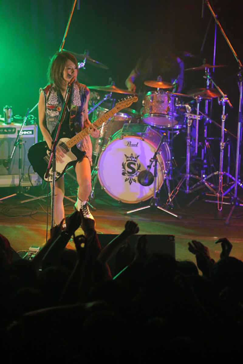 「SCANDAL「これからもついてきてね!」、最終公演で秋ツアー発表」1枚目/2