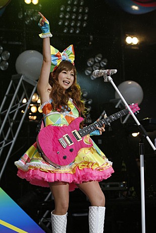 「中川翔子、宇宙に勝つ！ 夏にはアジアツアーも」