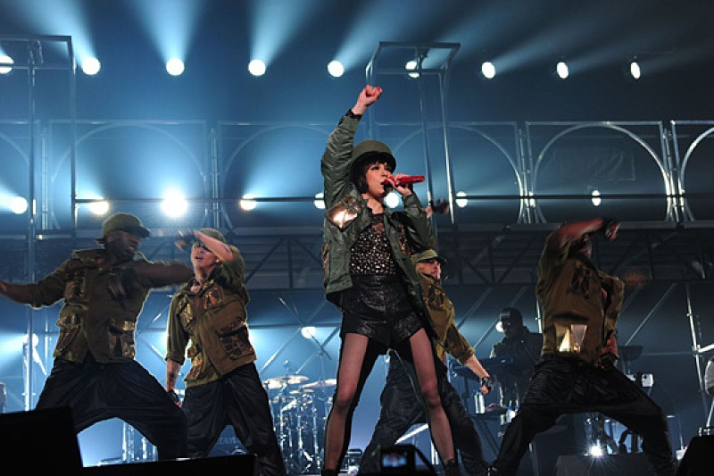 「AI 武道館でマイケルやホイットニーをカバー ものまねも披露」1枚目/3