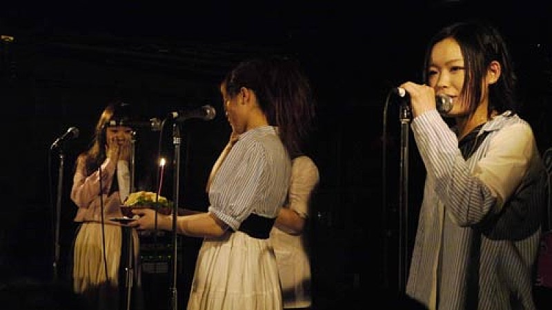 「夢のアイドル対決 濃厚キスにダイブに解散発言も」1枚目/8