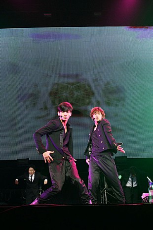 「東方神起 ギター弾き語りや料理など新たな一面を」