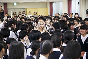 加藤ミリヤ 高校生200人と新曲大合唱 エールを送る | Daily News