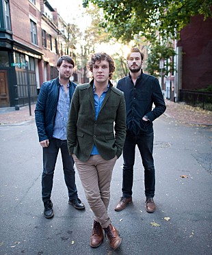 「フレンドリー・ファイアーズ、「XLAND 2012」で再来日決定」