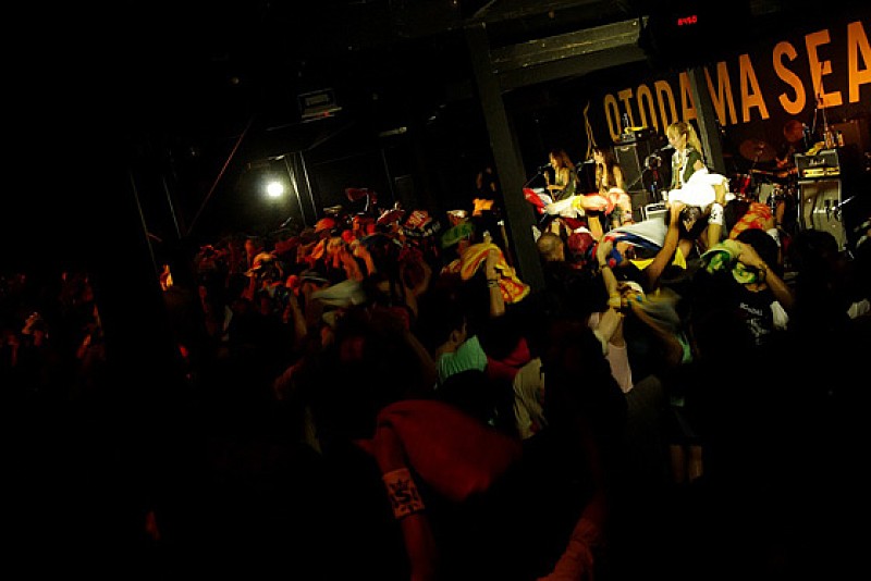 「ワンマンライブ【夏の終わりのスキャンダル ～いつもより若干のしっとりさを添えて～】」2枚目/10