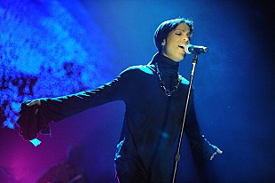 「プリンス、8年ぶりシカゴ公演は駐留して毎度異なるステージに」