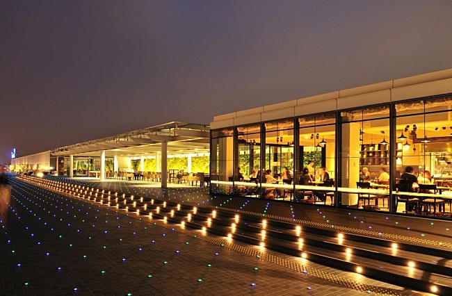 「日本の玄関・羽田空港から80'sミュージックに乗せて元気を発信」1枚目/1