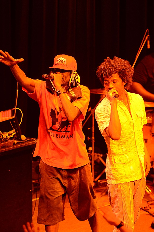 「ファーサイドの2MCイマーニ、ブーティー・ブラウン 生「Runnin&#039;」披露にファン感涙」1枚目/6