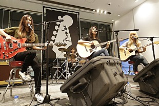 「SCANDAL ユニクロ銀座店でアコースティックライブ」