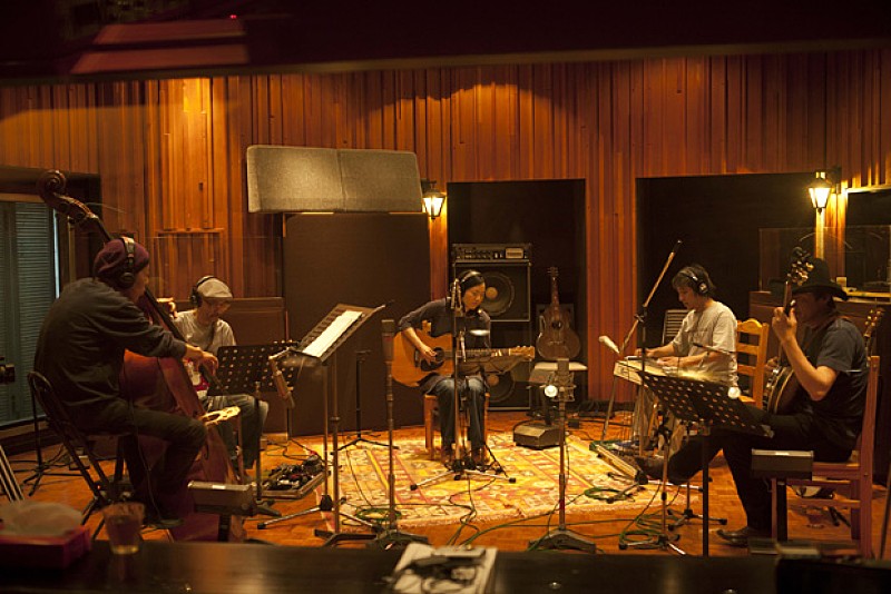 「ピーターバラカンも絶賛 米ルーツ音楽奏でる豪華コラボ再び」1枚目/2