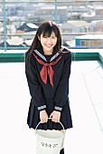 「AKB48まゆゆ 新作特典に全国47校分の制服コレクション収録」1枚目/1
