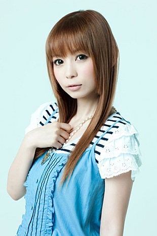 「中川翔子 新曲発売記念フリーライブ＆握手会を開催」