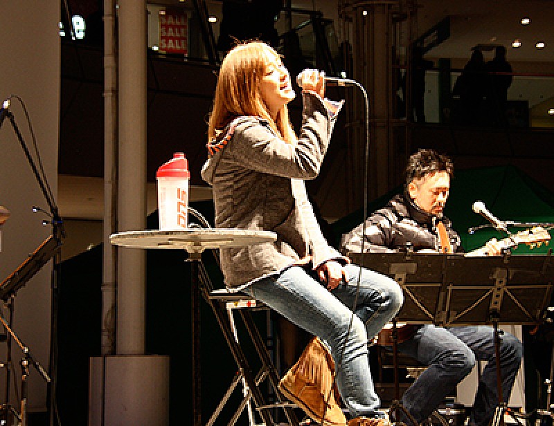 「オリコン2位のDo As Infinity 新曲で伴 都美子がギター披露！」1枚目/3