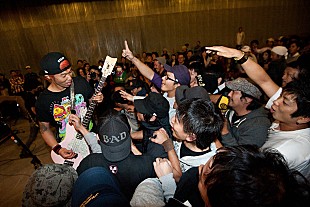 「難波章浩 被災地でフリーライブ、その模様をYouTubeにアップ」