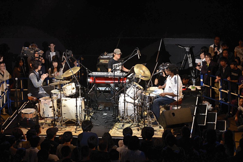 「ドラマーの祭典で繰り広げられる脅威のセッションたち 」1枚目/3