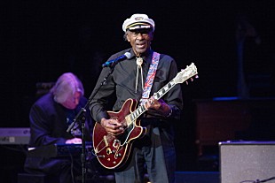 「86歳のチャック・ベリー、名誉コンサートで新曲を披露」