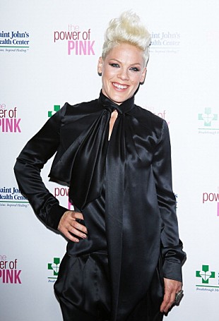 「乳がんと闘う女性のためハリウッドが1つに！　募金イベント開催」