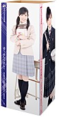 「『まゆゆ制服コレクション』の“ほぼ等身大”パネル」2枚目/7