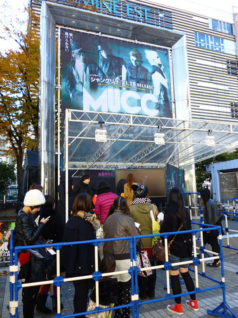 ムック hydeらも登場したニコ生を8万人が視聴