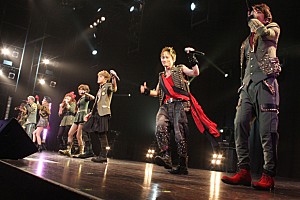 AAA 8人目のメンバーお披露目＆出来立ての新曲MV公開 | Daily News