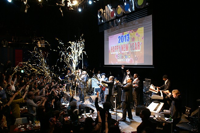 「EW&amp;Fの名曲に彩られ、2013年へと華やかに船出」1枚目/4