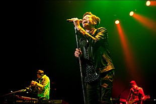 「グラミー主要2部門受賞の3人組が日本ツアーをスタート」