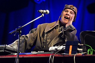 「トーマス・ドルビー、初監督映画が【DIY映画祭】2部門で受賞」