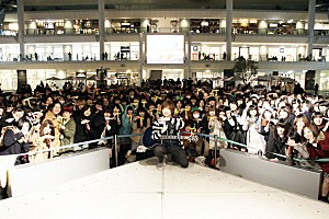 WEB界のプリンス佐香 智久 アルバム発売記念イベントで名刺お渡し会