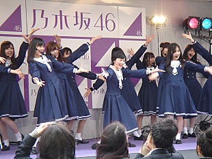 「乃木坂46 閉校を迎える最後の卒業生へサプライズライブ」