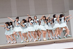 HKT48 初の全国握手会で指原「デビューは1期生の頑張り」 | Daily News