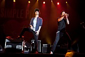 「シンプル・プラン 白熱のステージにONE OK ROCK＆リヴァース・クオモがサプライズ出演」1枚目/3