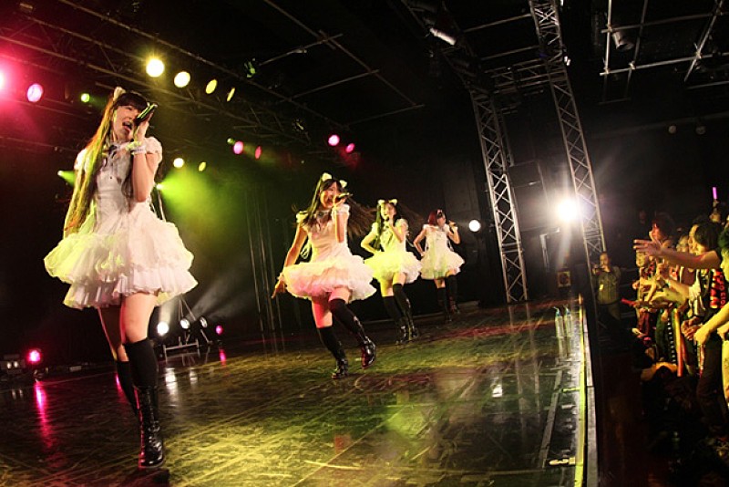 「Party Rockets」2枚目/11