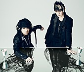 「VAMPS 新アーティスト写真とDVD特典ポスターのビジュアルを公開」1枚目/2