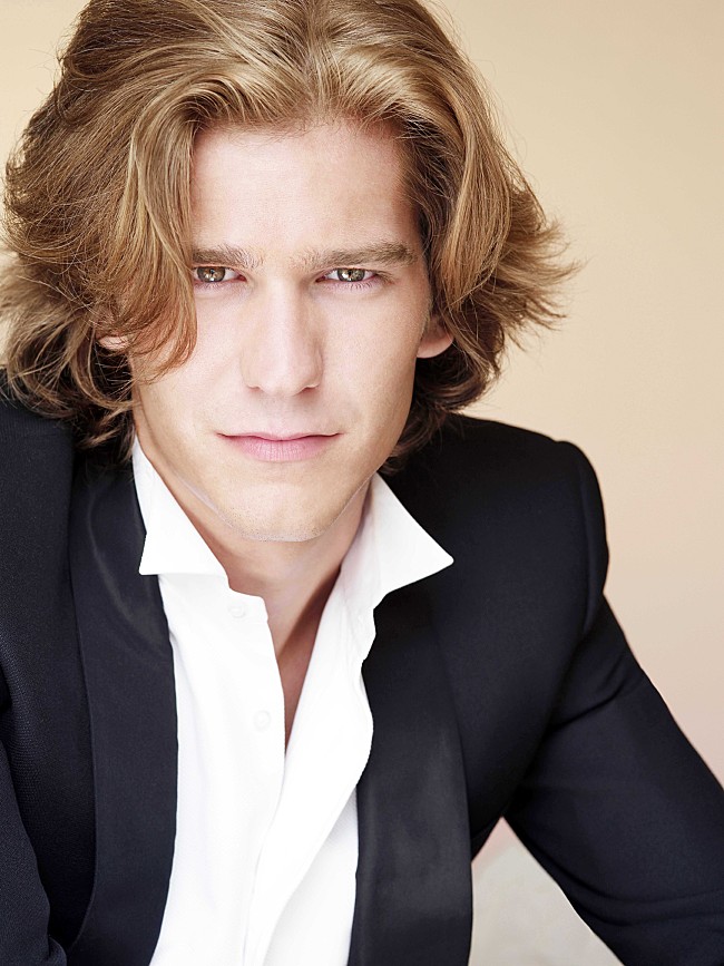 「葉加瀬太郎と共演！　仏イケメンテノール歌手アモリ・ヴァッシーリ初来日」1枚目/2