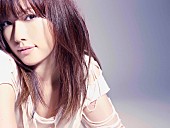 「島谷ひとみ 15周年ベスト発売 ルパン三世の大野雄二ら参加」1枚目/3