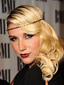 「ケシャ、おしっこを飲む映像が放送され波紋広がる」1枚目/1