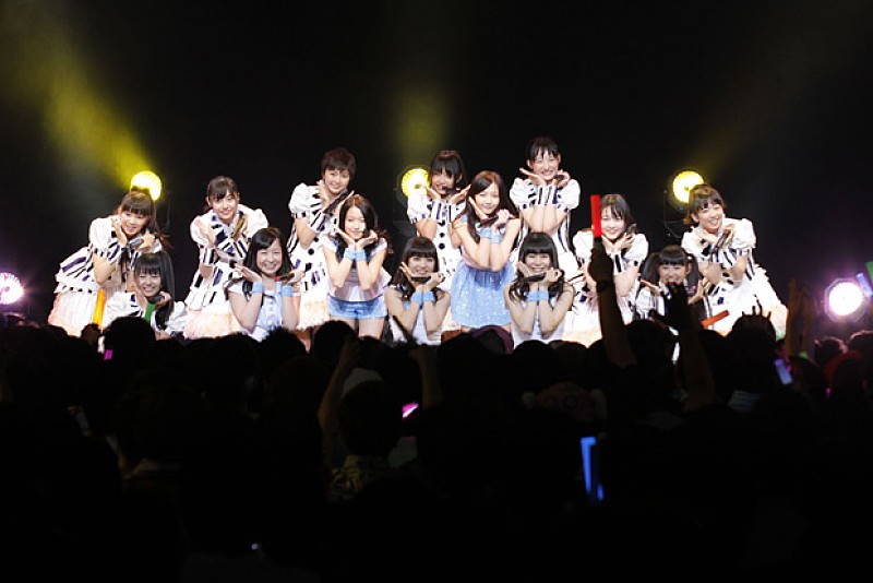 「エビ中×女子流 14人で咲かせたSMAP「世界に一つだけの花」」1枚目/6