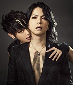 「VAMPS、新アーティスト写真はヴァンパイア　シングル・ジャケットも同時公開」1枚目/4