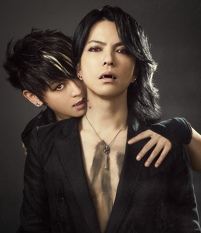 「VAMPS、新アーティスト写真はヴァンパイア　シングル・ジャケットも同時公開」1枚目/4